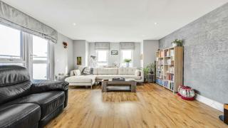 Large 4 BED Flat - Manchester - 4