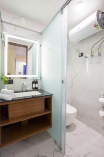 Alaya Stays 1 BHK with Balcony & Breathtaking View - Baljees Melville Divine - 5