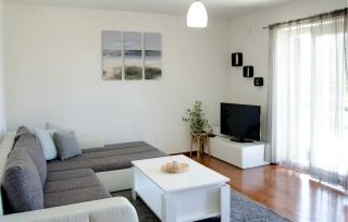 Cozy Apartment In Smrika With Kitchen - Šmrika - 8