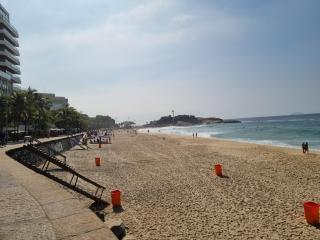 Quarto Deluxe e banheiro privativo c vista livre e perto das PRAIAS IPANEMA LEBLON ARPOADOR COPACABANA e do CRISTO REDENTOR do BONDINHO PÃO AÇUCAR ETC Chegando mais cedo que o Check-in do meio-dia, deixe suas malas, idem no Check-out das 10h manhã - 6