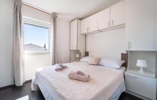 Amazing Apartment In Vrsi With Kitchen - Vrsi - 2