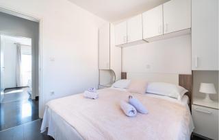 Amazing Apartment In Vrsi With Kitchen - Vrsi - 1