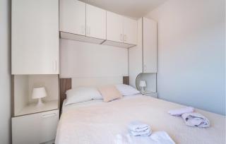 Amazing Apartment In Vrsi With Kitchen - 5