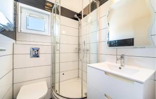 Amazing Apartment In Vrsi With Kitchen - 4