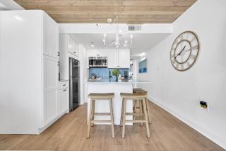 Remodeled Direct Ocean Front By Convention Center - Myrtle Beach - 2