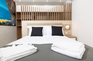 Ivory Suite seafront with views!- Fl 10 by Homely - 1