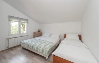 2 Bedroom Lovely Apartment In Potocnica - Potocnica - 5