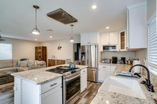 Cozy Big Bear Cabin with Hot Tub & Outdoor Kitchen - Big Bear City - 1