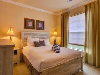 Spacious 3BR Resort Condo near Disney & Orlando Attractions - 4