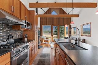 Columbia Mountain Escape - 8