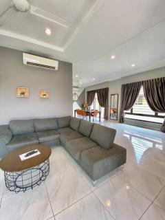LYL Journey House at Ipoh Town Centre 17PAX 6BR - Ipoh - 1
