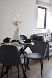 Cosy two bedroom in Romford - 2