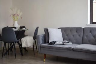 Stylish 2BR - 1 minute walk from Elizabeth Line - 0