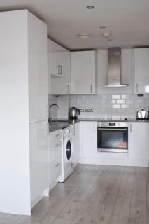 Stylish 2BR - 1 minute walk from Elizabeth Line - 9