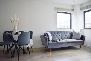 Stylish 2BR - 1 minute walk from Elizabeth Line - 4