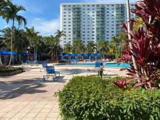Stunning apt! Oceanview! Parking included - Sunny Isles Beach - 4