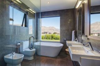 Infinity Drive - Hot Tub - Lake Views - Release NZ - 2