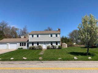 Spacious 5BR Beach House Vacation-walk to Scarborough! - Narragansett - 9