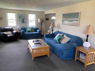 Spacious 5BR Beach House Vacation-walk to Scarborough! - Narragansett - 6
