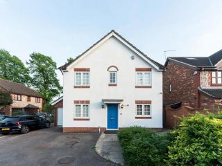 Gorgeous 4 BR House Near Station mins to London - Pass the Keys - 8