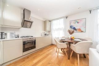 Stunning Spacious En-Suite Flat - 6 min to Trains -Pass The Keys - Londra - 2