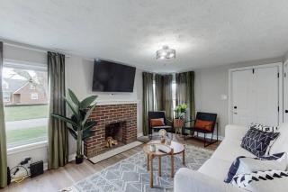 Touchdown Bungalow-Charming HOF Village Home - 0