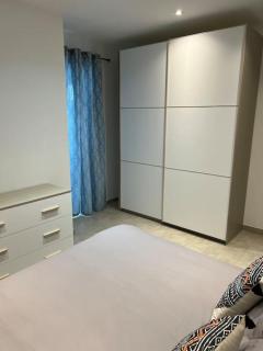 Sea side view 2 bedroom apartment with terrace Beppe`s apartment - St Paul's Bay - 6