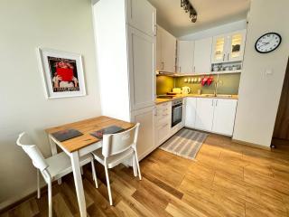 Różana Apartment with Parking - Ząbki - 9