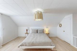 End Zone Escape-Light and Bright HOF Village Home - 9