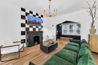 Centrally Located Modern Apartment - 9