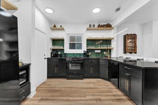 Centrally Located Modern Apartment - 1