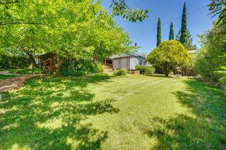 Auburn Cottage with Patios and Garden - 3 Mi to Town! - 8