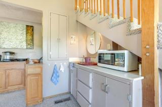 Auburn Cottage with Patios and Garden - 3 Mi to Town! - 3