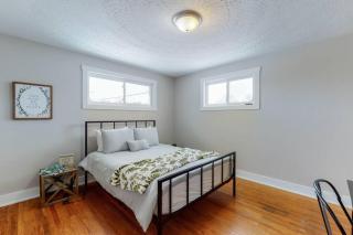 Steps to the HOF-Football Fans Dream Stay - 3