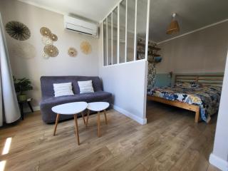 Place Puget - Centre ancien proche gare et départ Corse - AC - 1