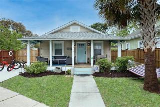 1 Block From Beach & Boardwalk FREE PARKING Great Porch - Carolina Beach - 0