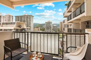 2BR-2BA Close to Waikiki Beach with Free Parking! - Honolulu - 2