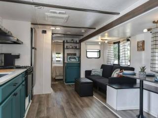 Wildflower Wanderlust-Glamping st 1885 Farms - - 7