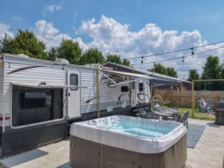 Wildflower Wanderlust-Glamping st 1885 Farms - 6