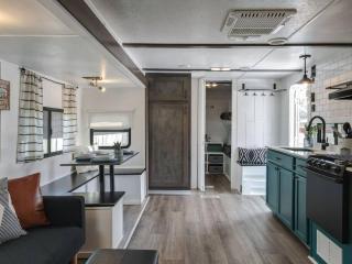 Wildflower Wanderlust-Glamping st 1885 Farms - - 3