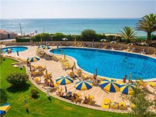 Remarkable 2 Bedroom Land View, Free Airport Transfers - Portimão - 0