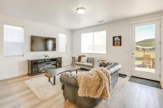 Spacious Bellemont Cabin with Jacuzzi and Mtn View! - Bellemont - 7