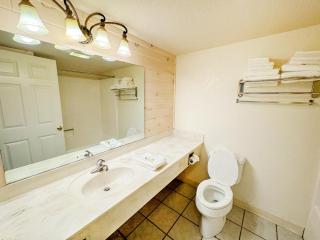 Blue Water Beachfront Hotel & Waterpark - 3