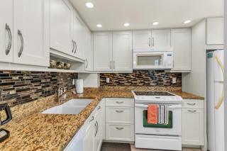 Panoramic Views, Private Balcony on 15th Floor, End Unit - 1