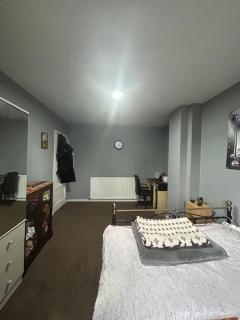 Homestay - Birmingham - 0