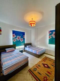 Amwaj Prime Chalet with a Sea View شاليه أمواج الساحل الشمالي السعر شامل شحن الكهرباء و المياه و الأستعلام الأمني وغير شامل شحن كروت الإيجار - El-Alamein - 4