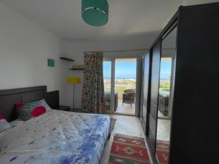 Amwaj Prime Chalet with a Sea View شاليه أمواج الساحل الشمالي السعر شامل شحن الكهرباء و المياه و الأستعلام الأمني وغير شامل شحن كروت الإيجار - El-Alamein - 3