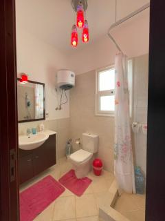 Amwaj Prime Chalet with a Sea View شاليه أمواج الساحل الشمالي السعر شامل شحن الكهرباء و المياه و الأستعلام الأمني وغير شامل شحن كروت الإيجار - El-Alamein - 1
