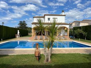 Belvilla by OYO Nautic Parc 9 - Sant Pere Pescador - 8