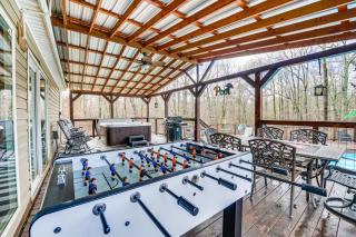Pet-Friendly Home with Deck in Broken Bow! - 9